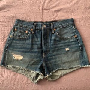 LEVI’s 501 high rise jean shorts size 27